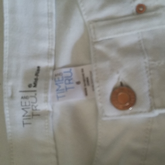 Shorts - Picture 4 of 7